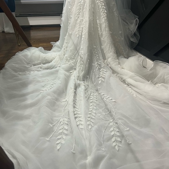 Leah Da Gloria Aspen Wedding Gown - Picture 6 of 12